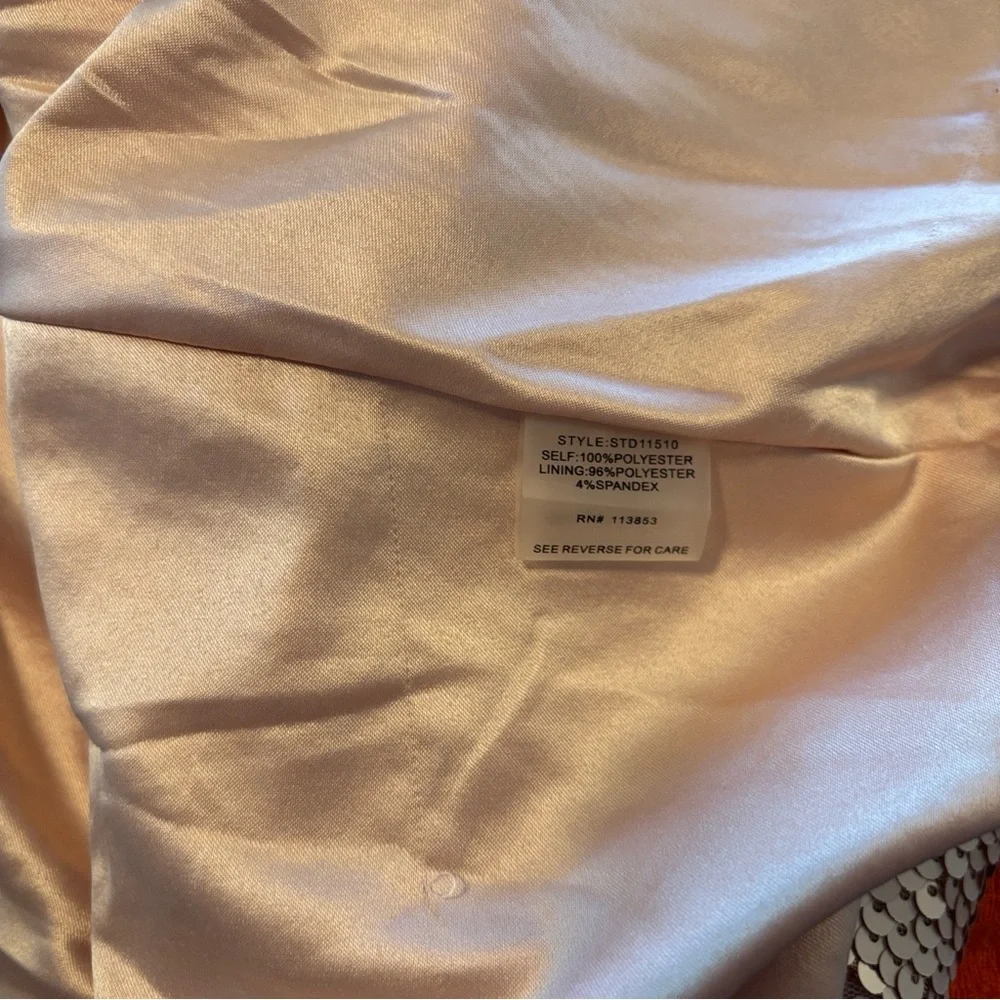 New dress size medium - Picture 7 of 8